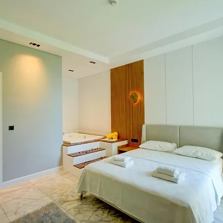 Pluto 1 - Planet Luxury Islamlar (Mediterranean)