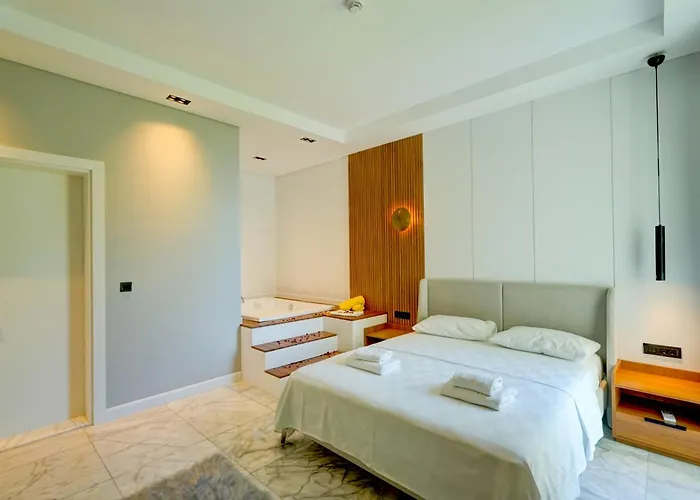 Pluto 1 - Planet Luxury Islamlar (Mediterranean)