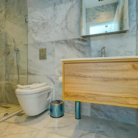 Pluto 1 - Planet Luxury Islamlar (Mediterranean)