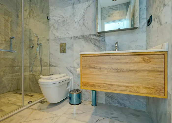 Pluto 1 - Planet Luxury Islamlar (Mediterranean)